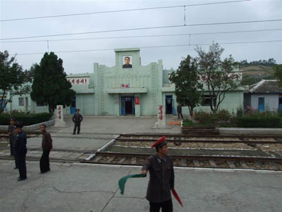 Bahnhof Hak-Sung - Nord Korea - Bild: Helmut Uttenthaler